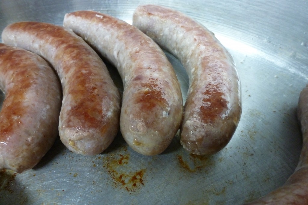 Cooking sausages so that the meat stays in the casings