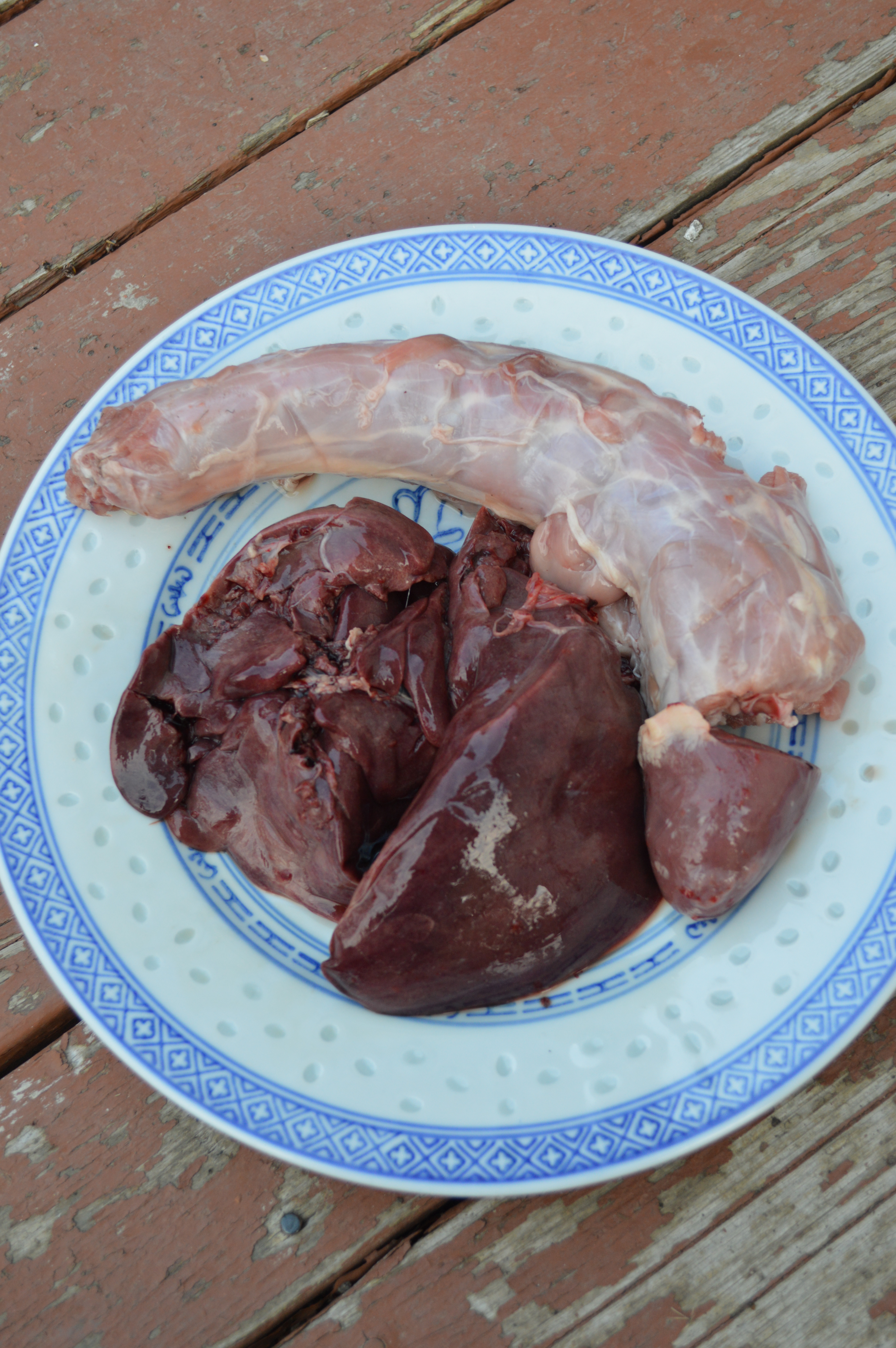 A plate of turkey giblets: neck, liver, and heart.