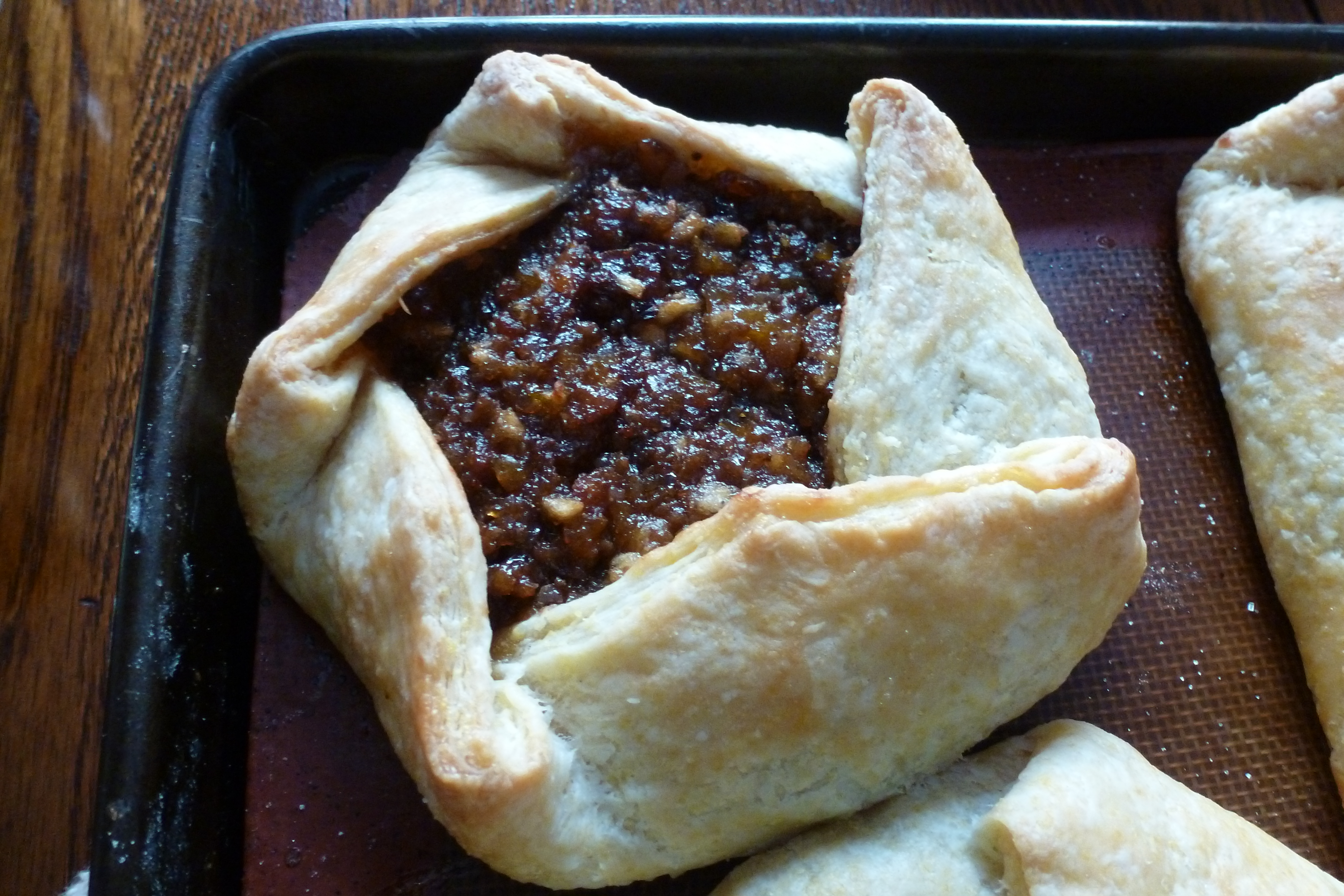 An individual mincemeat pie
