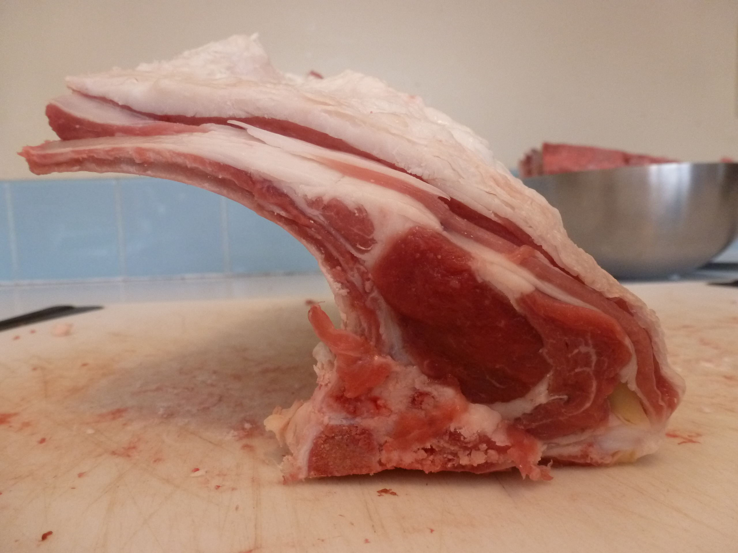 The cross-sectional view of a lamb rack