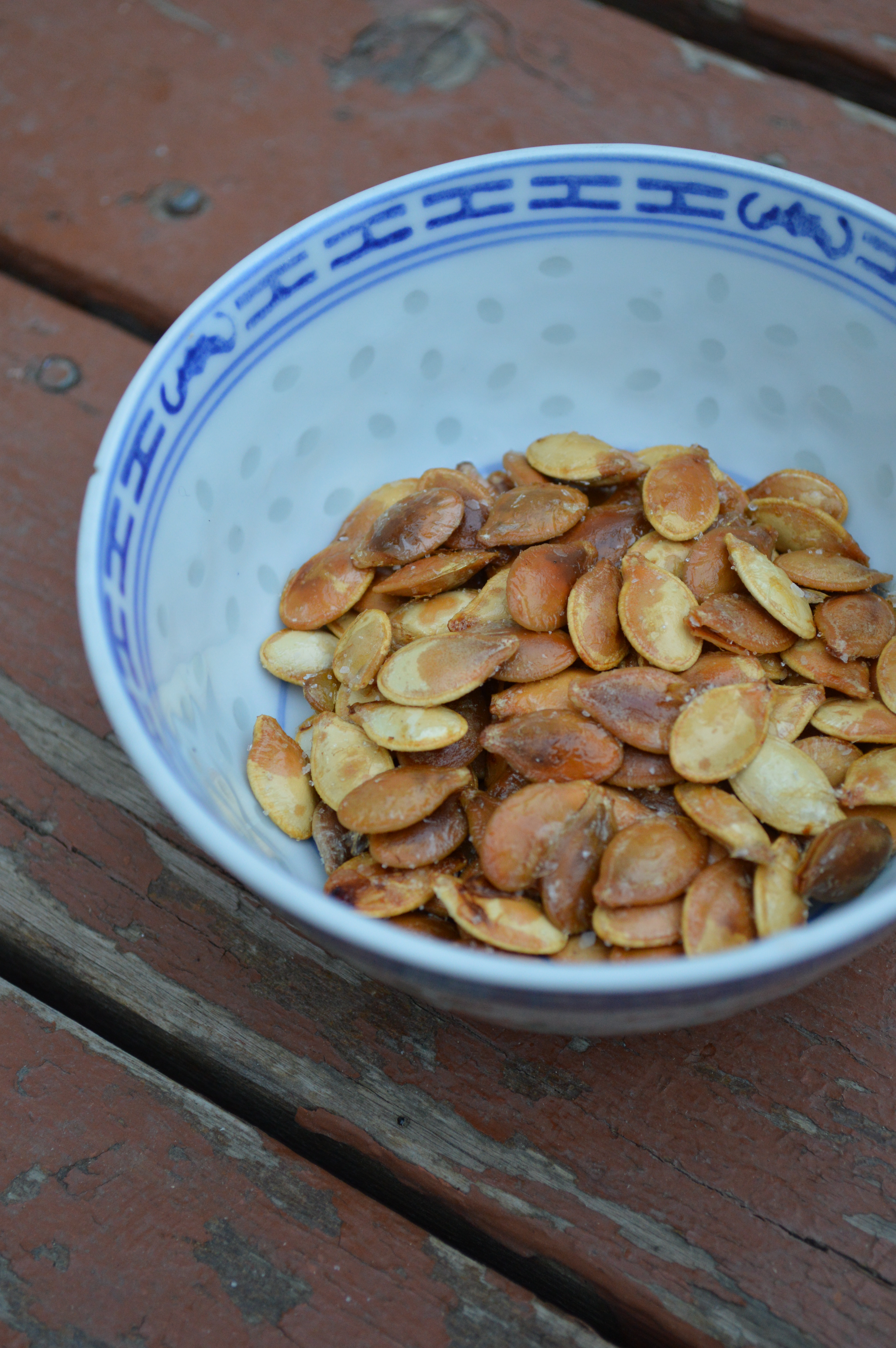 A lil' bowl of roasted pumpkin seeds